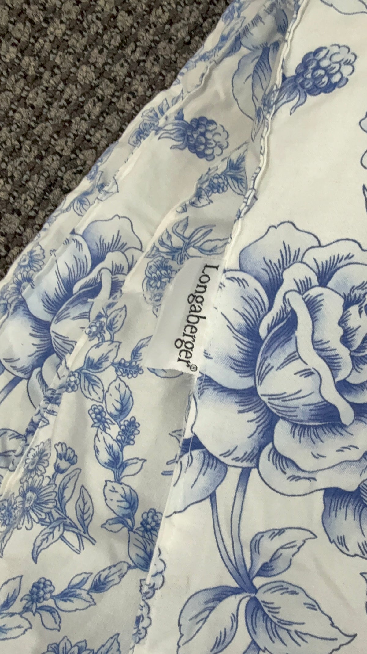 Longaberger queen bedspread in cottage trellis