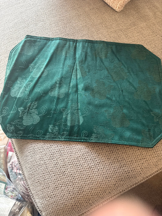 Longaberger placemat in ivy builder pear