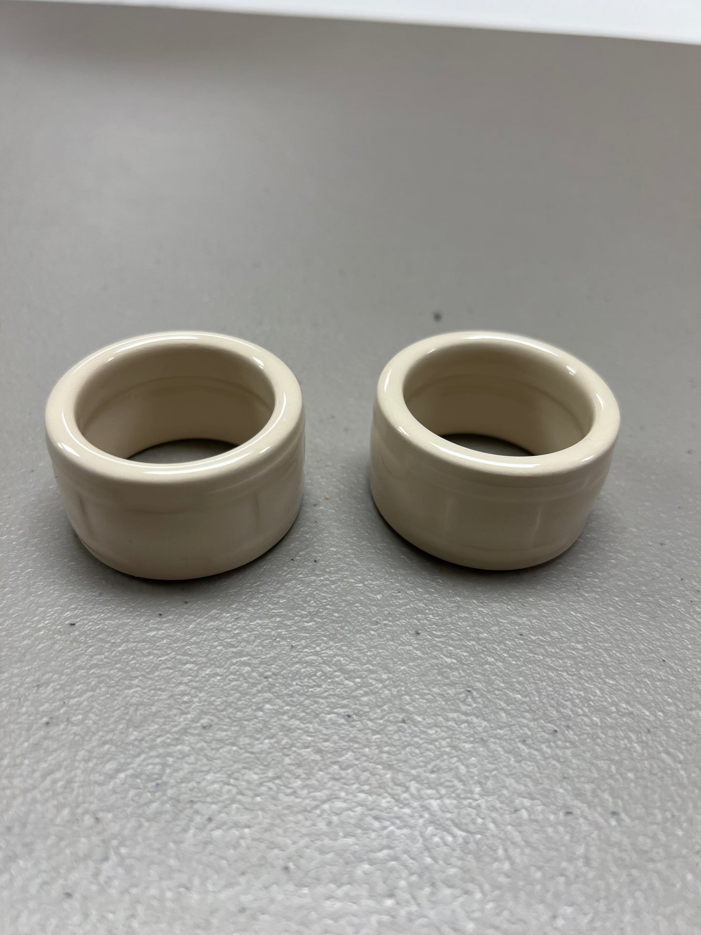 Longaberger set of 2 napkin rings in ivory