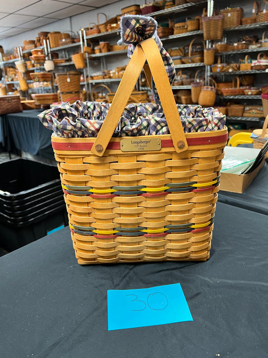 Longaberger 1998 vip basket with liner, handle tie & protector