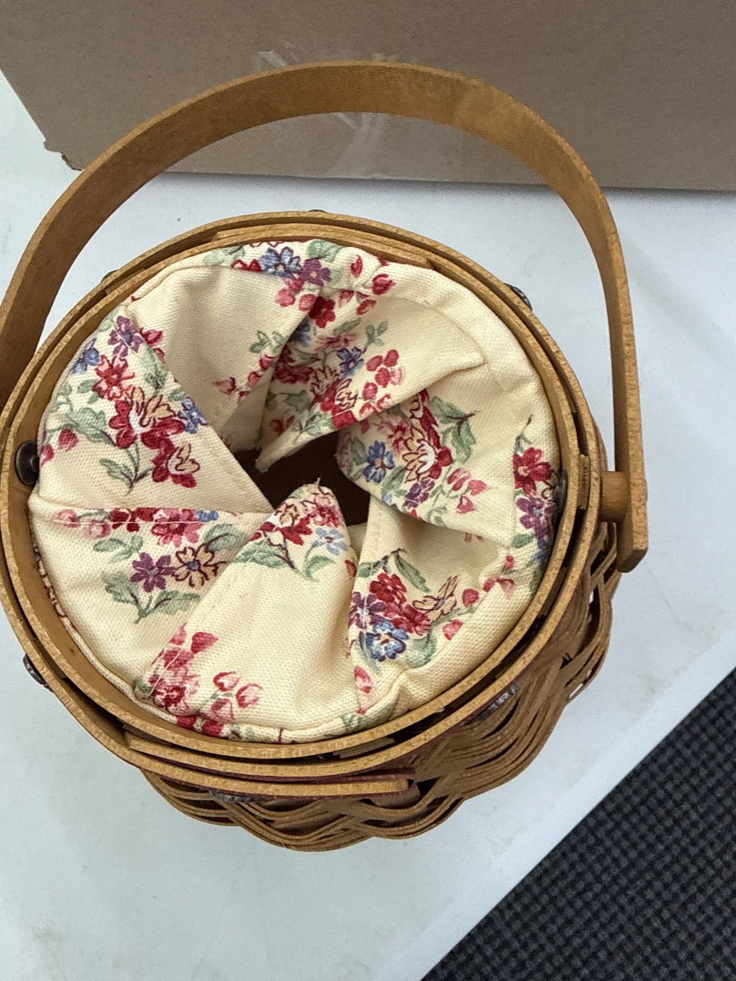 Longaberger tournament of roses basket with lid, liner, and protector