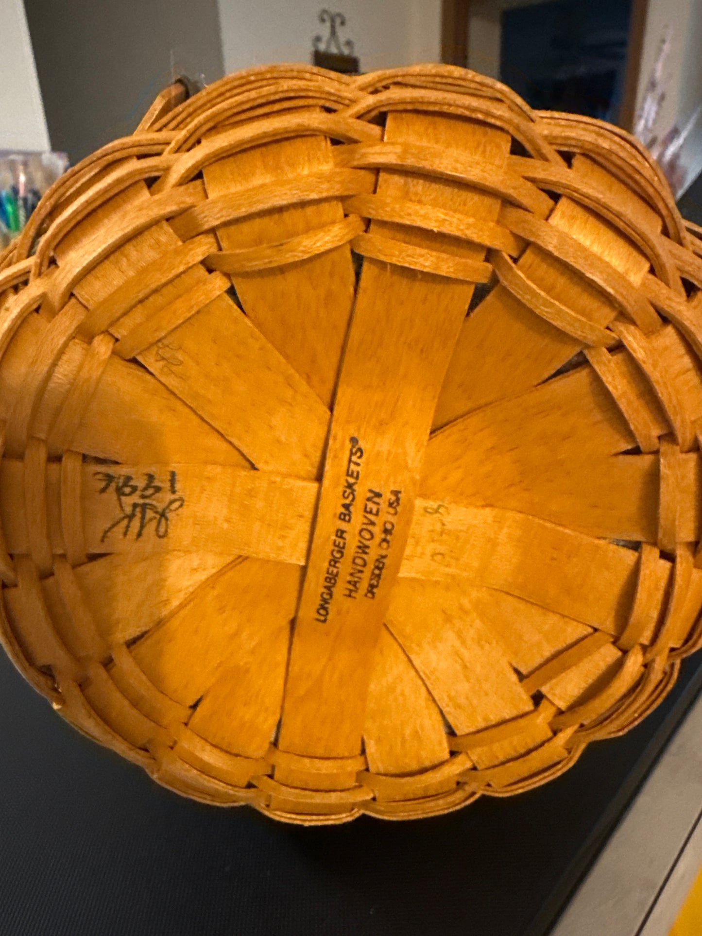 Longaberger 1997 inaugural basket with liner, protector, and tie on