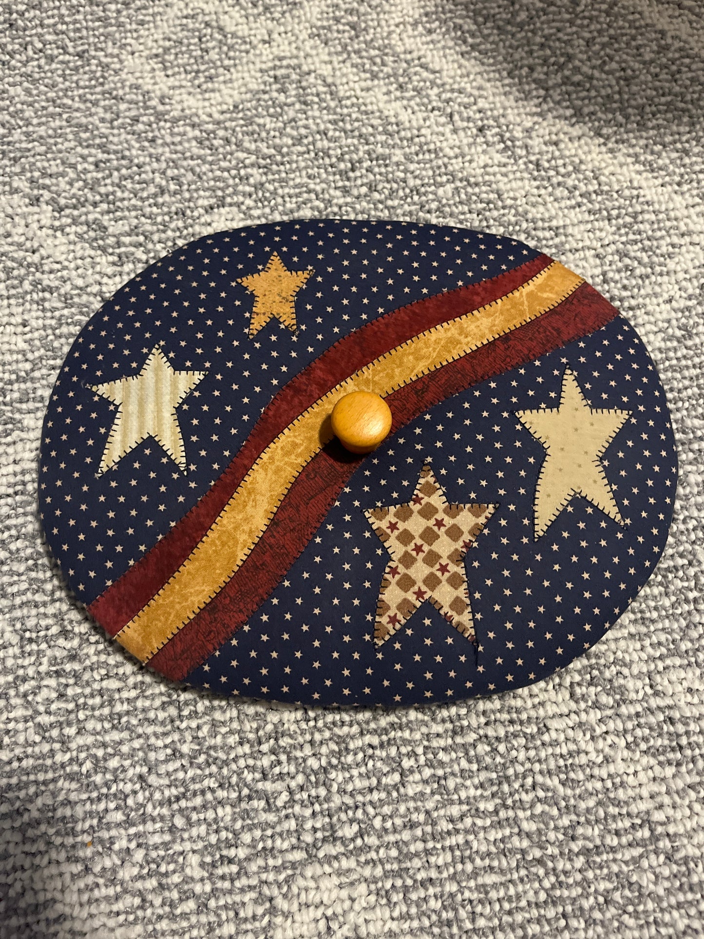 Heart of Dresden 11”x9” lid w/ star design