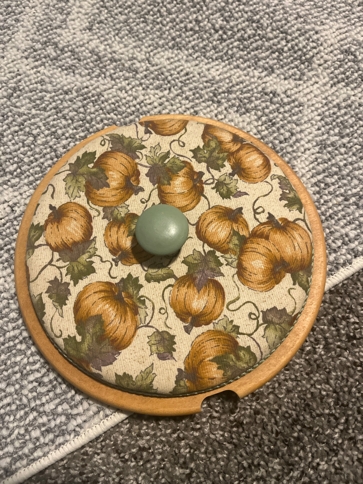E-Z Tuck Lids 8” lid with pumpkin design