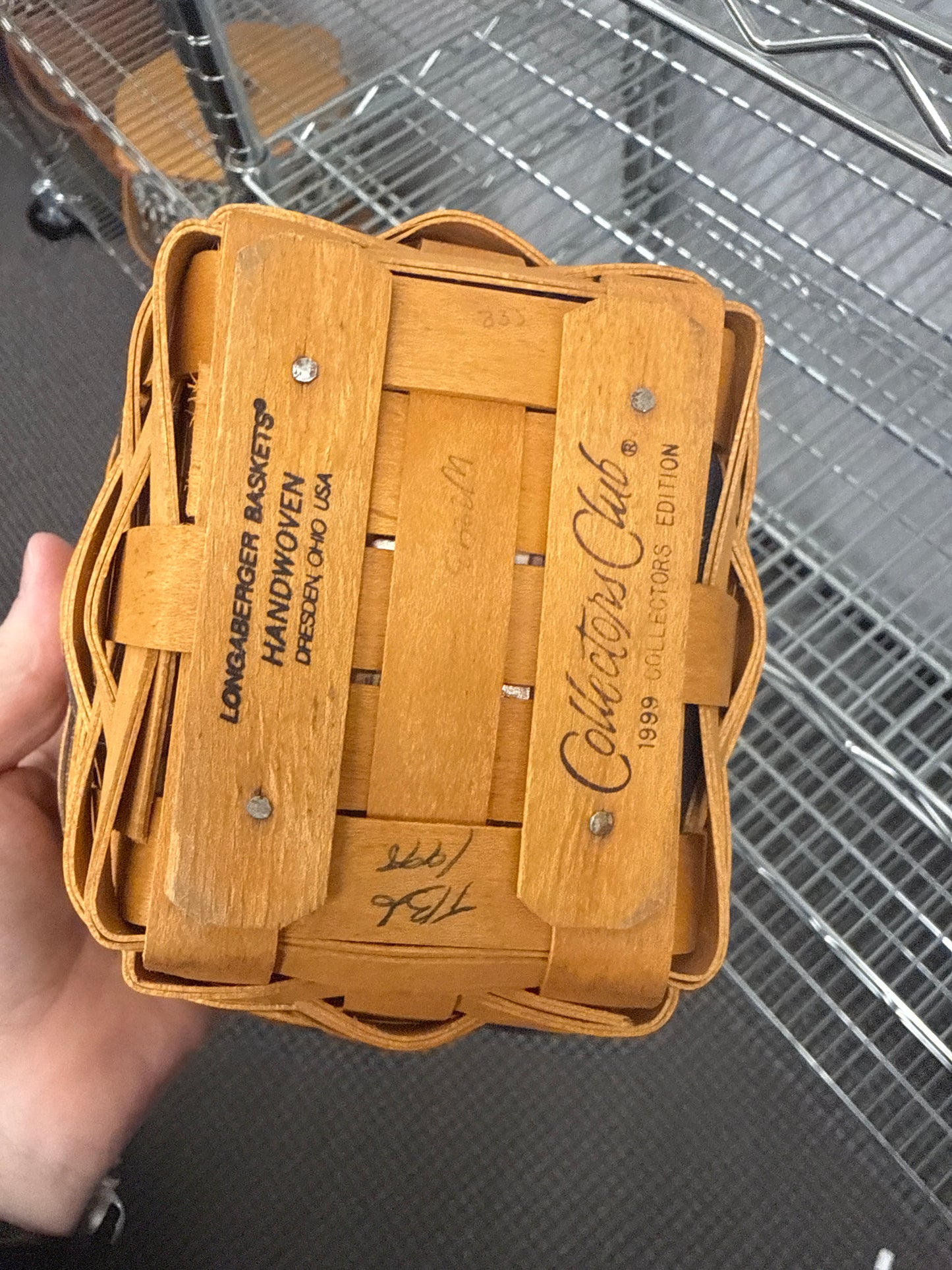 Longaberger 1999 collectors club basket with liner and protector