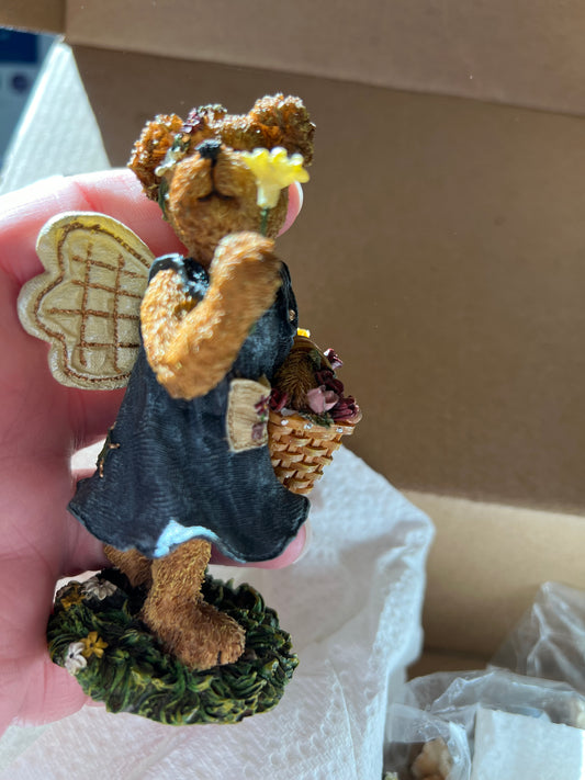 Boyd’s bears figurine