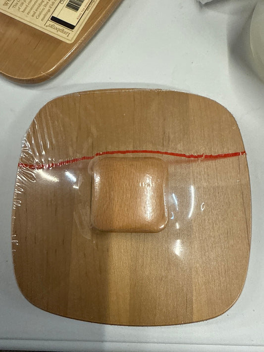 Teaspoon lid in warm brown