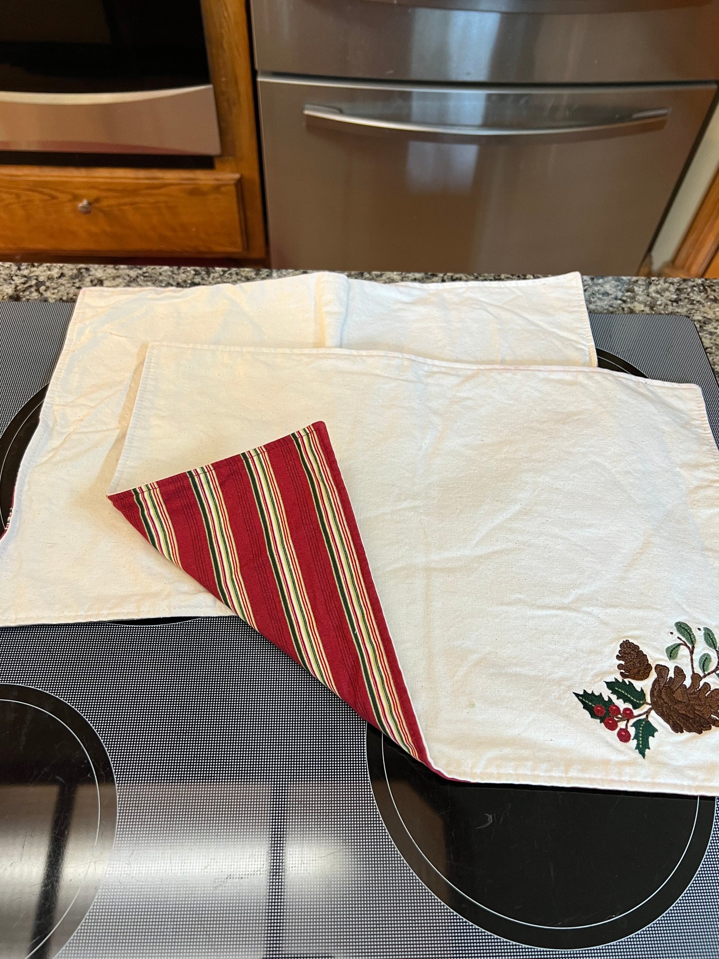 Longaberger set of reversible placemats flax/holiday stripe