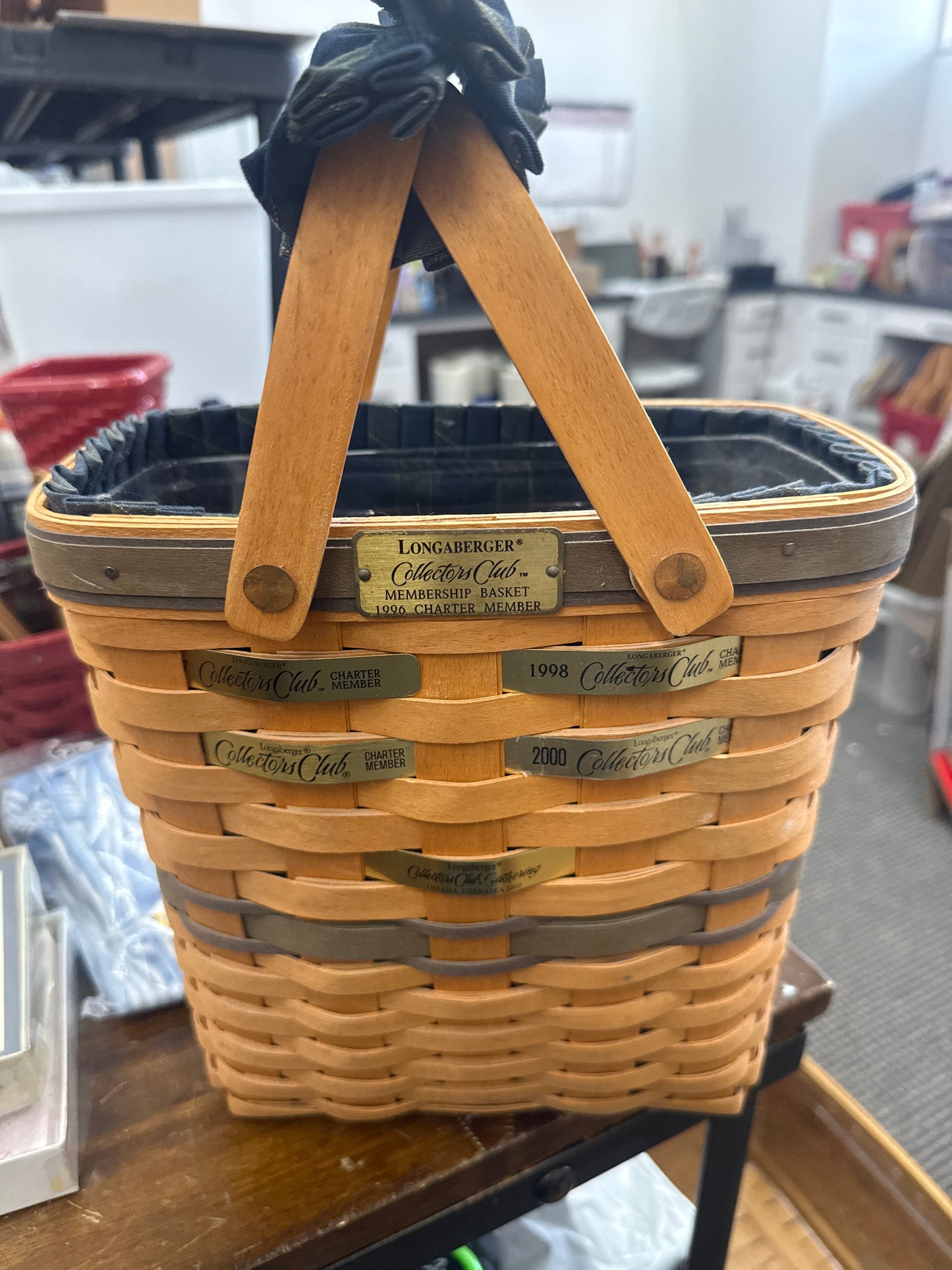 Longaberger 1996 charter member basket with liner, protector, and handle gripper (basket is a little dusty)