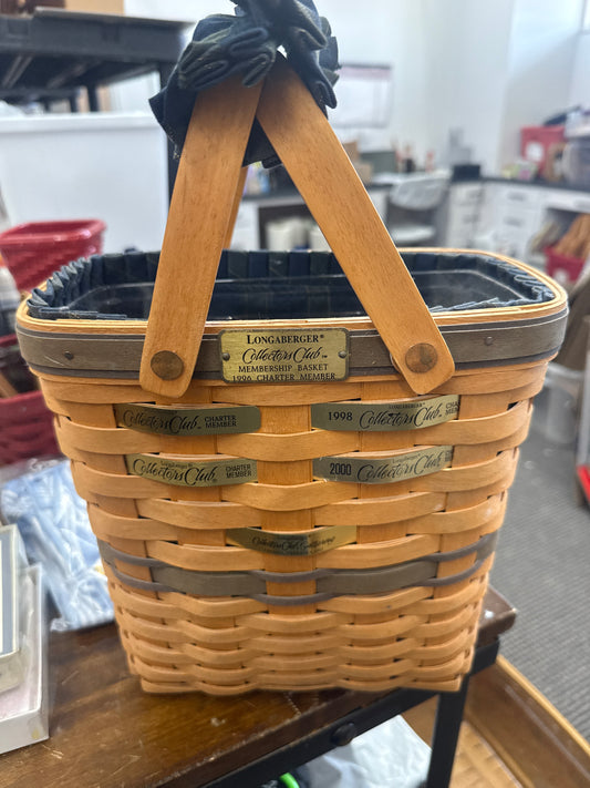 Longaberger 1996 charter member basket with liner, protector, and handle gripper (basket is a little dusty)