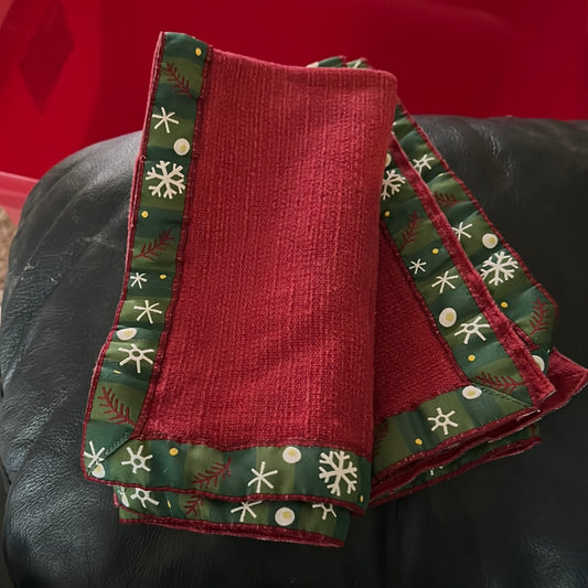 Longaberger holiday Napkins Set of 2 in paprika
