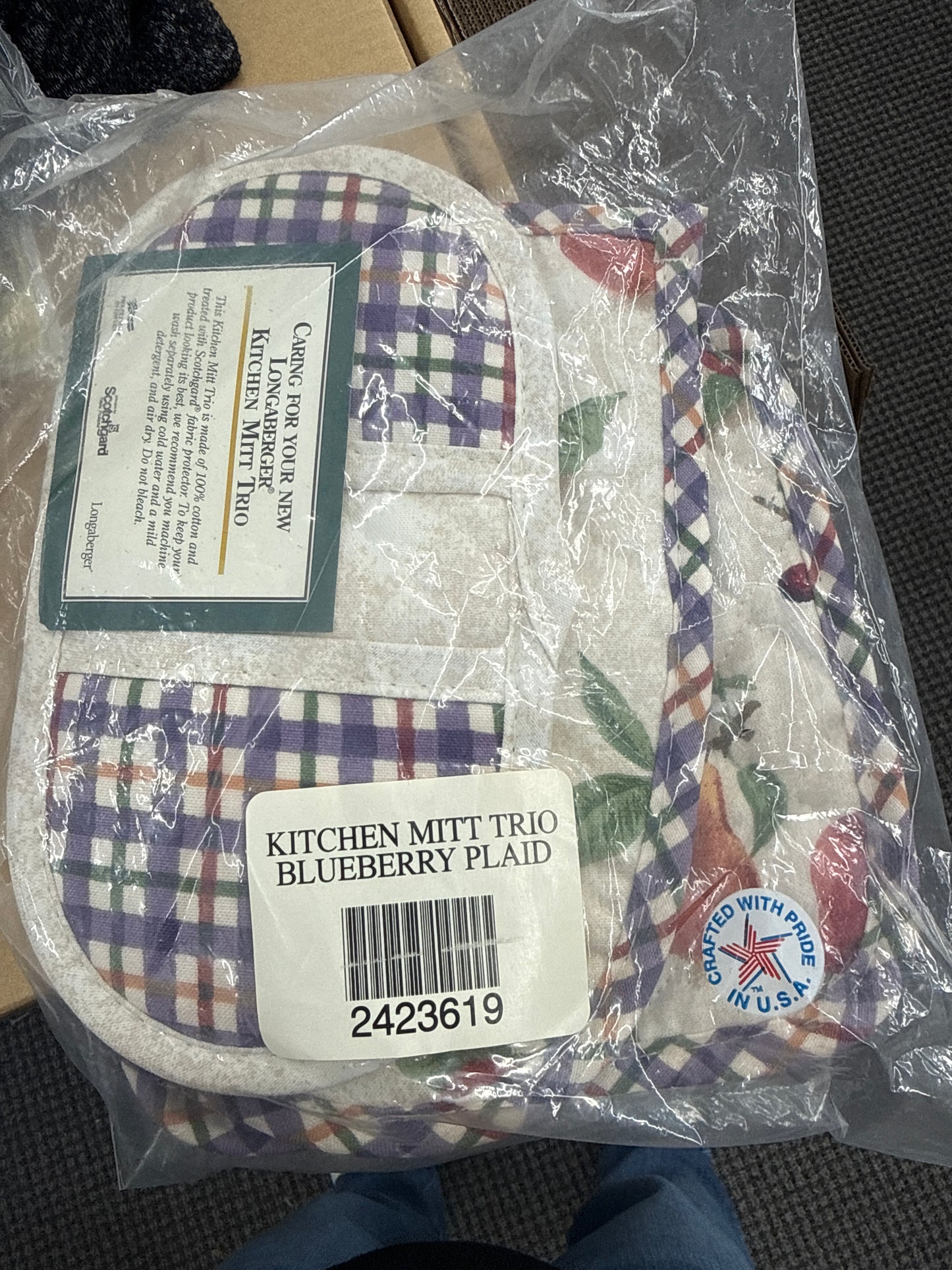 Longaberger kitchen mitt trio in blueberry plaid / fruit medley