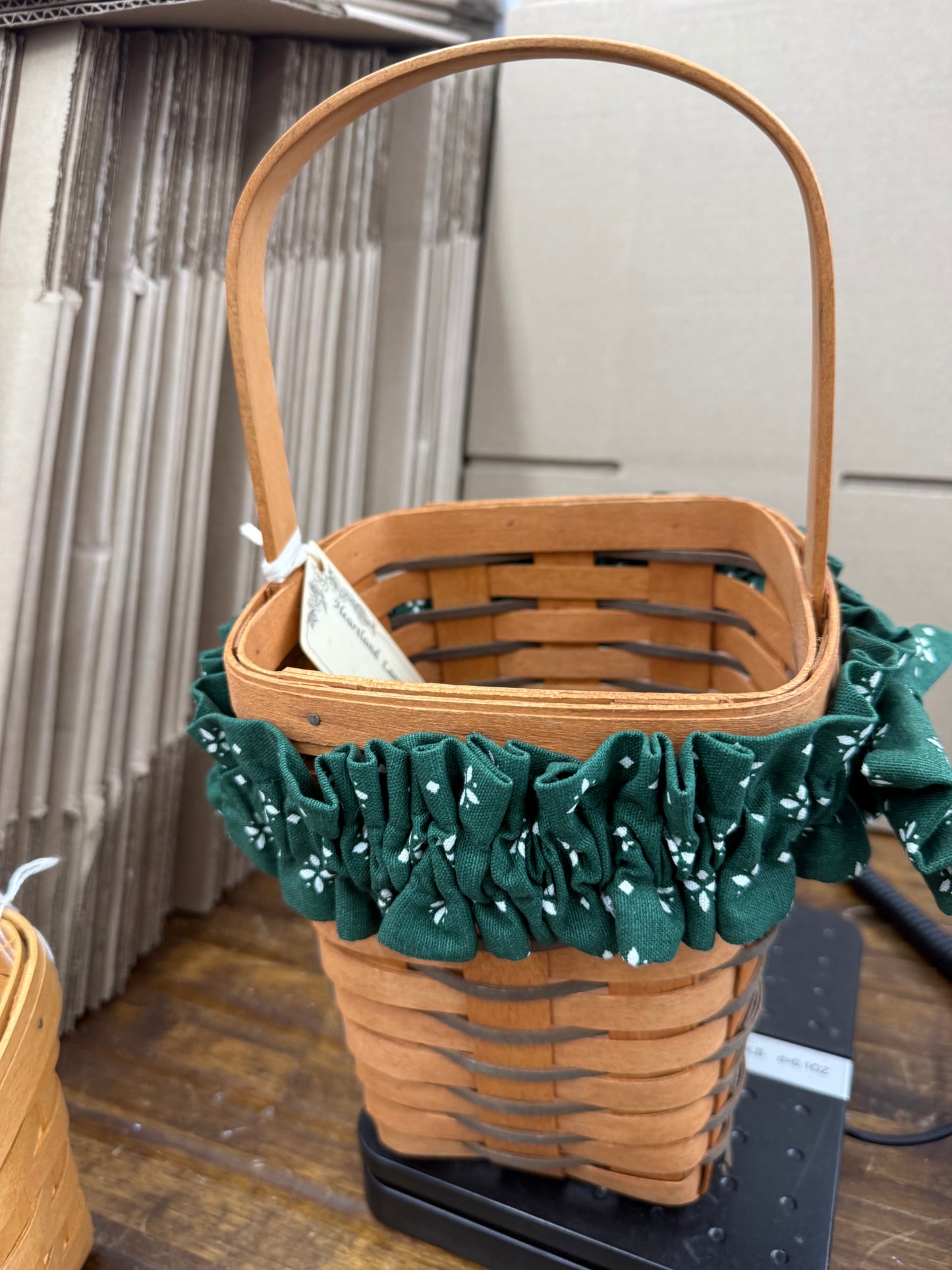 Longaberger heartland large peg basket with garter