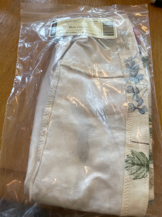 Boutique liner in botanical fields