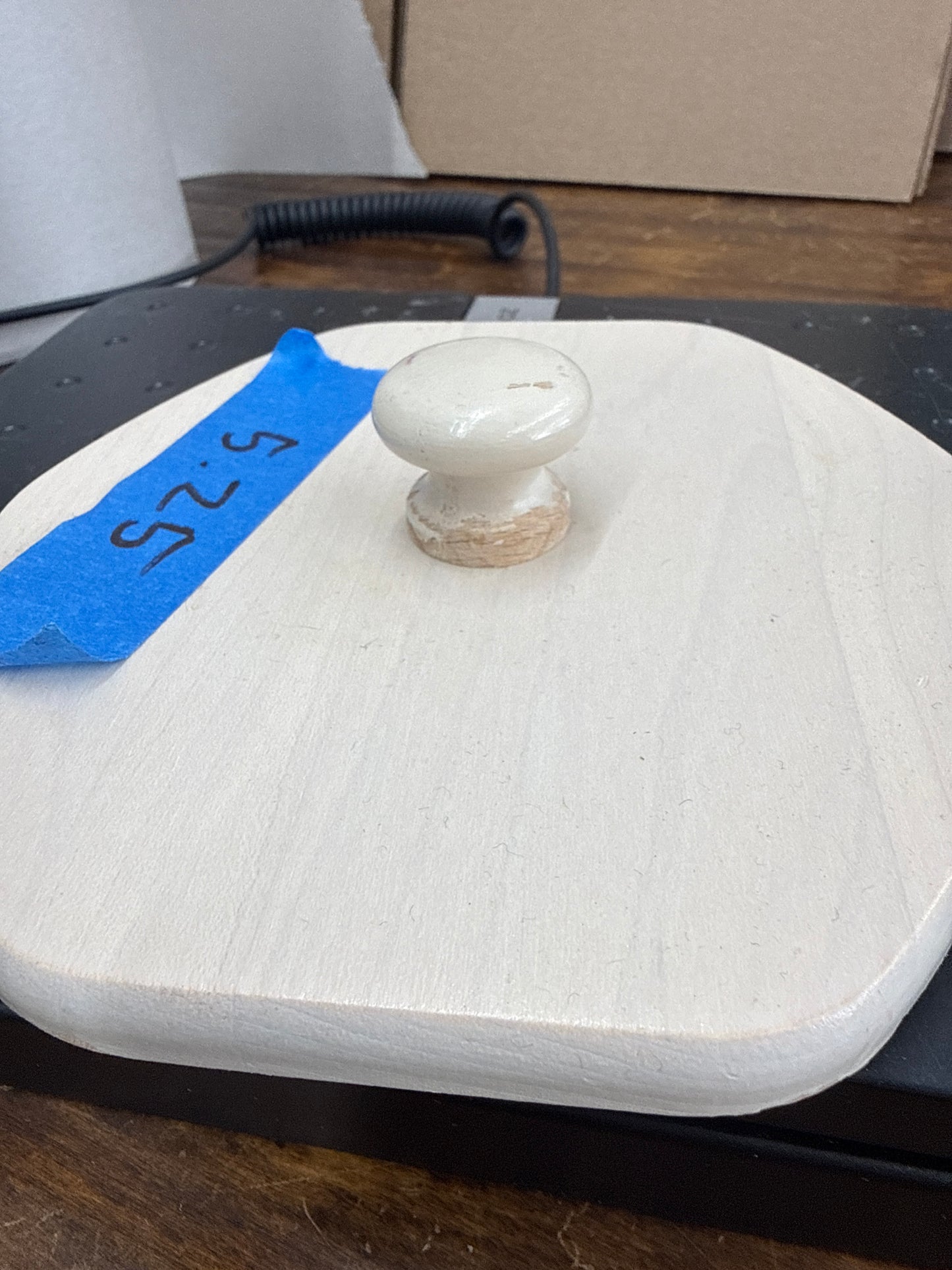 Longaberger whitewashed 5.25” lid - paint is scratched