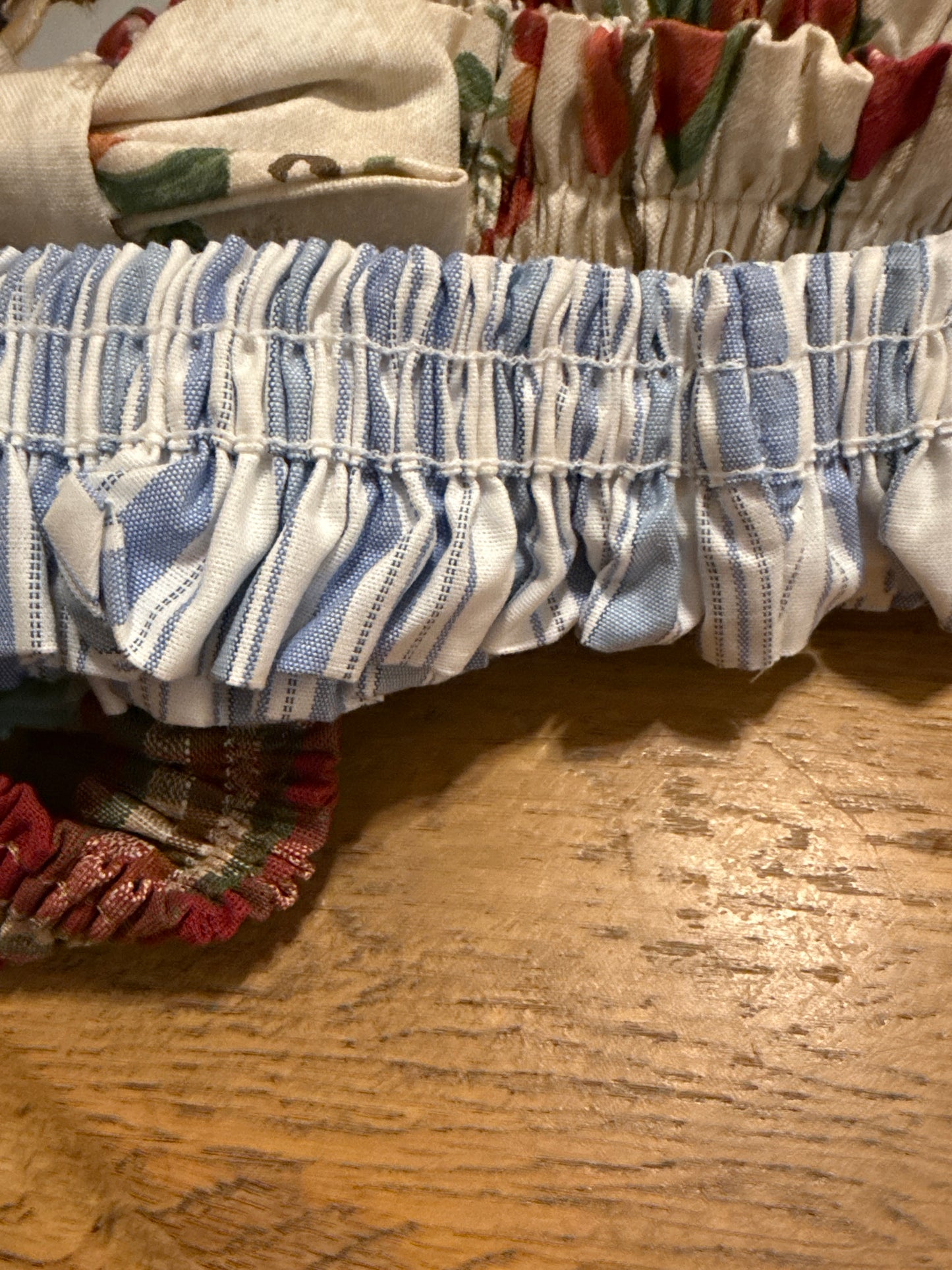 Longaberger medium garter in blue stripe