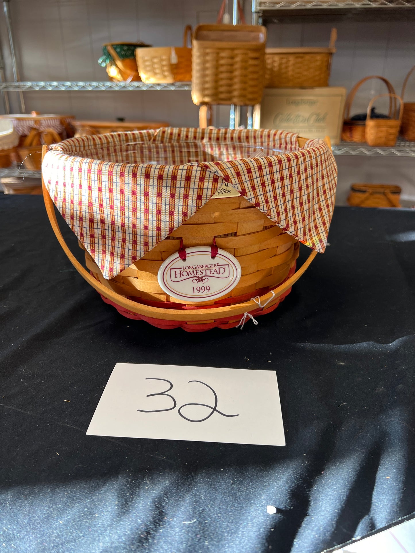 Longaberger 1999 homestead basket with liner, protector & tie on