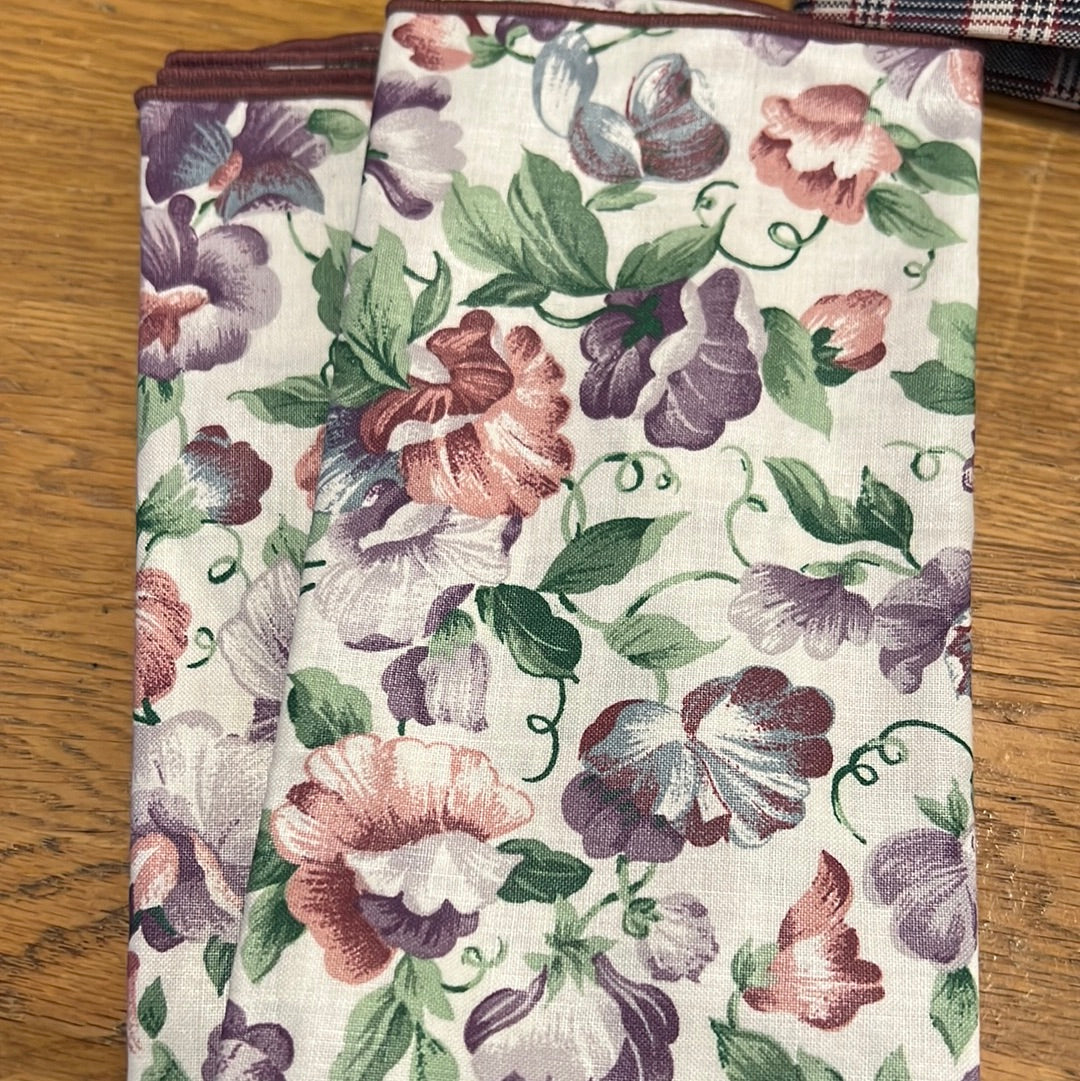 Longaberger Set of 2 Napkins in Sweet Pea