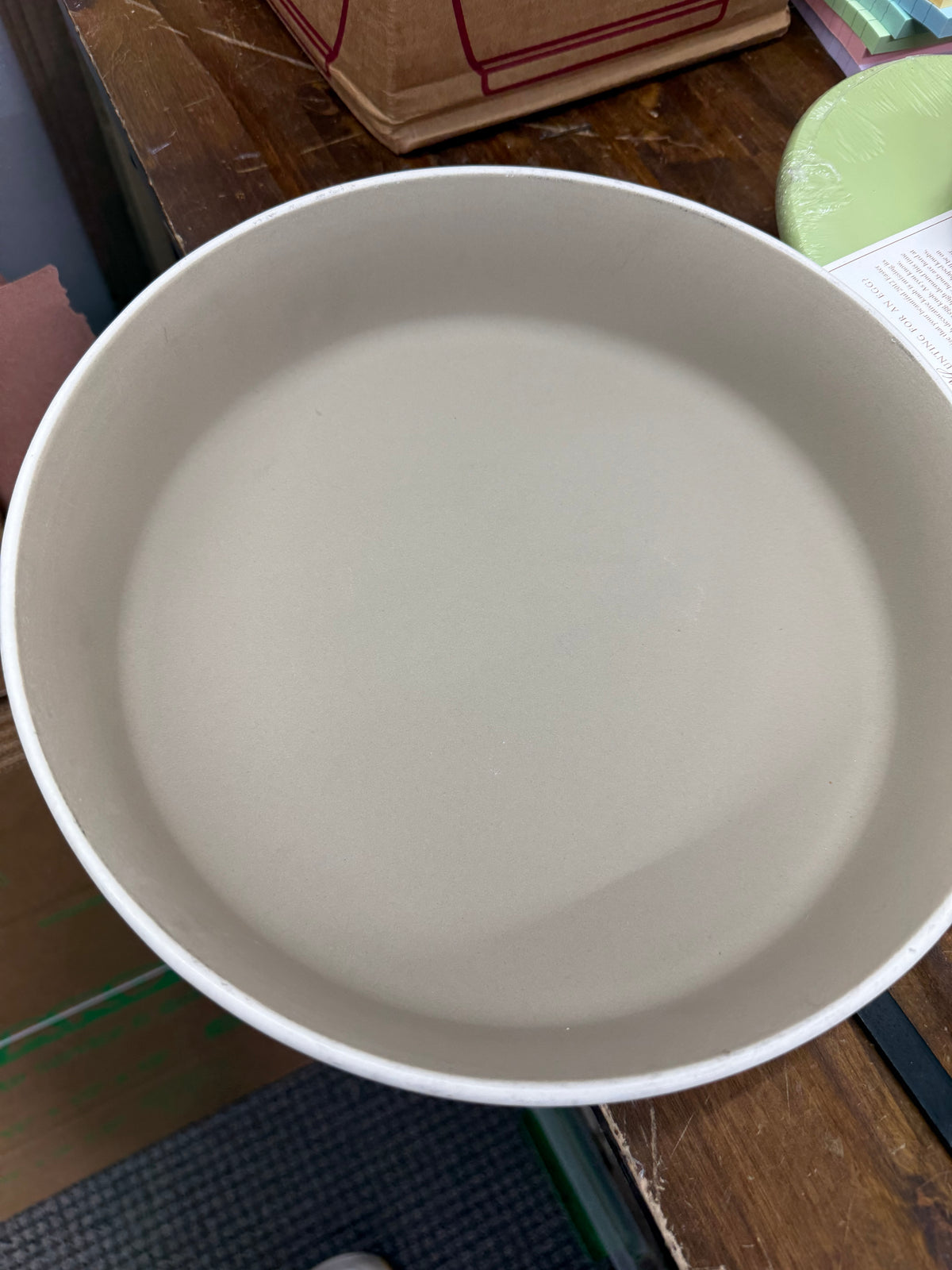 Pampered chef 11” cake pan