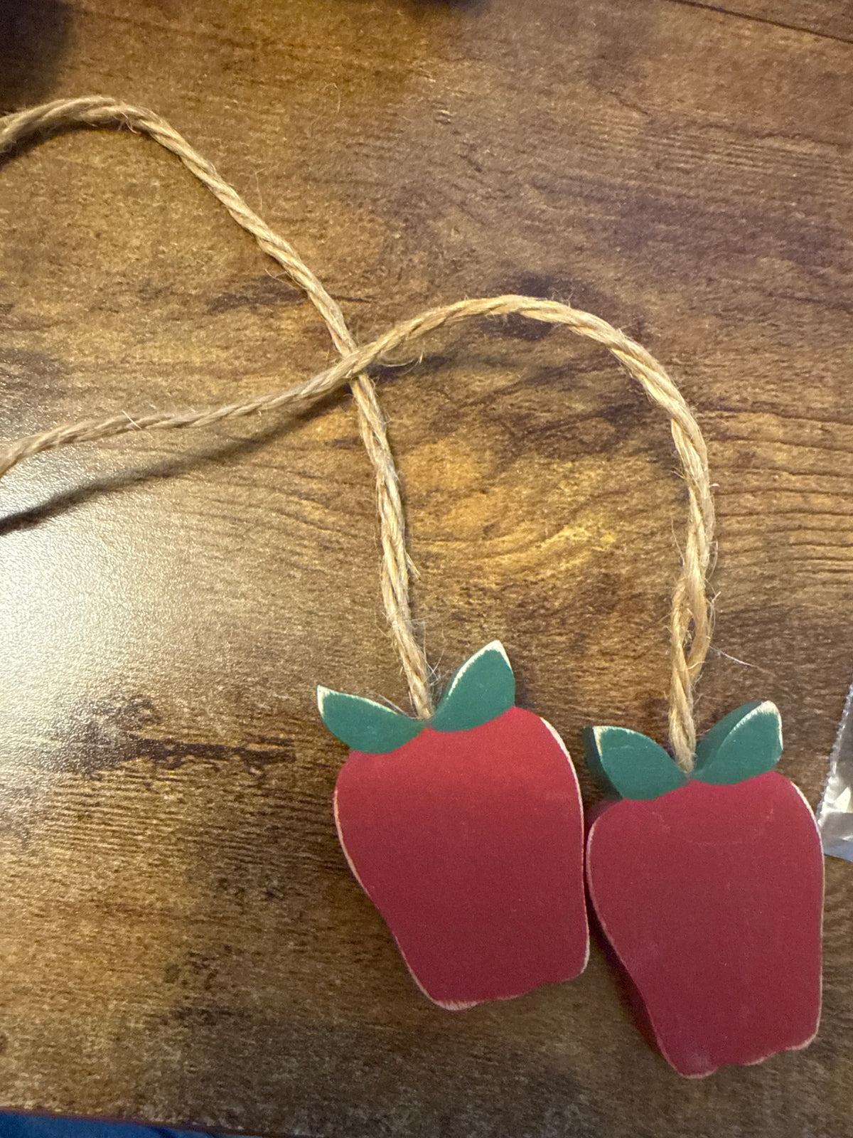 Apple tie on