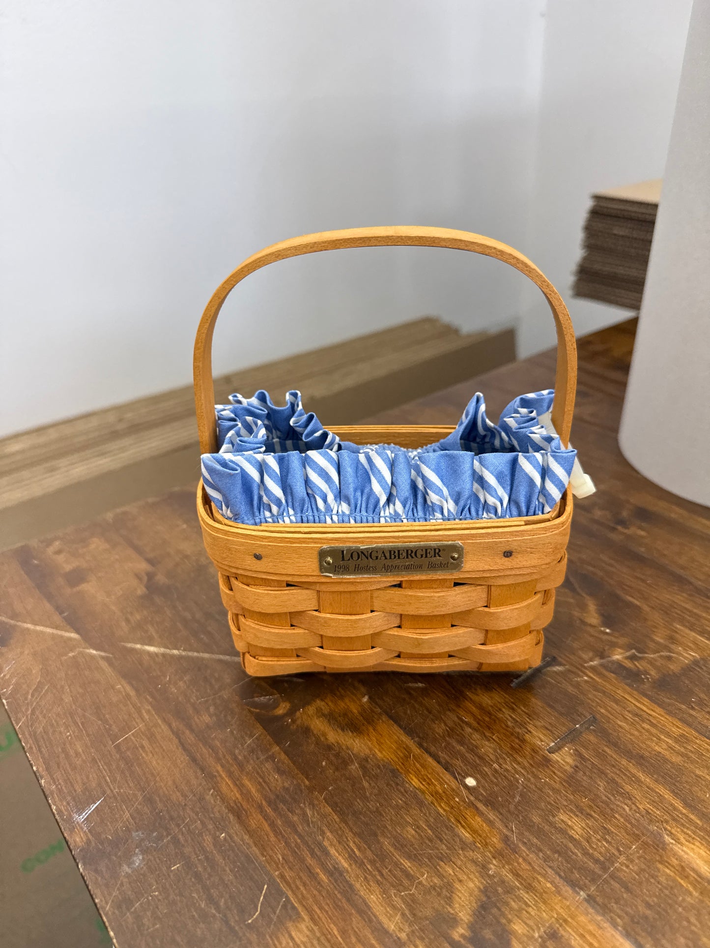 Longaberger 1998 hostess appreciation basket with liner and protector