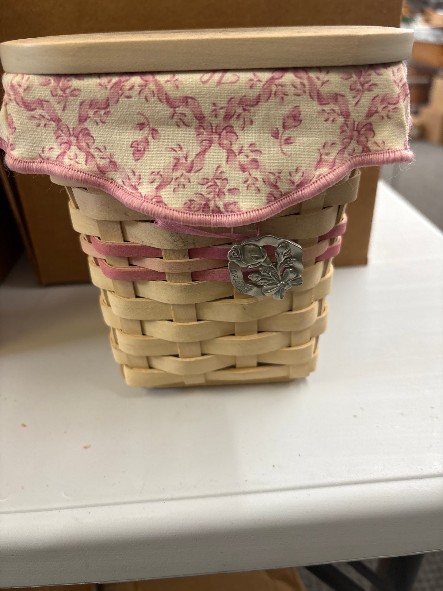 Longaberger 2004 horizon of hope basket with lid, liner, tie on & protector