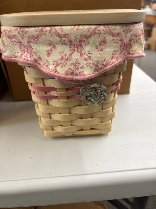 Longaberger 2004 horizon of hope basket with lid, liner, tie on & protector