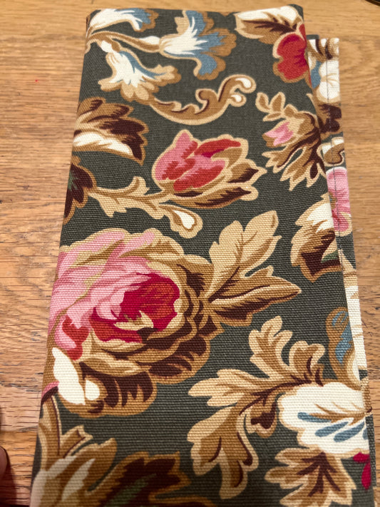Longaberger single napkin in majolica garden