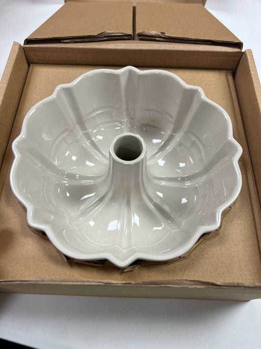 Longaberger fluted cake pan ivory