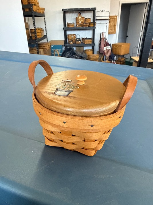 Longaberger thyme basket with lid and protector