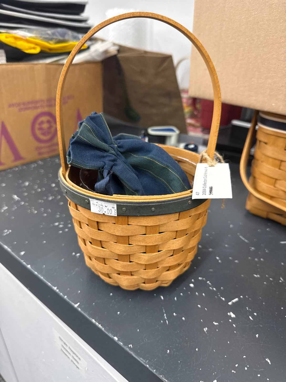 Longaberger 2004 collector’s club renewal basket with liner and protector