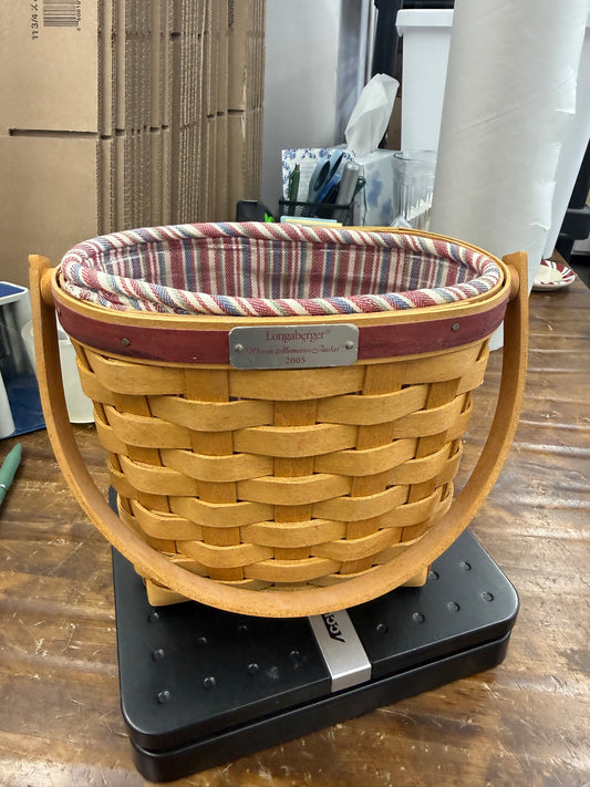 Longaberger 2005 woven memories basket with liner and protector