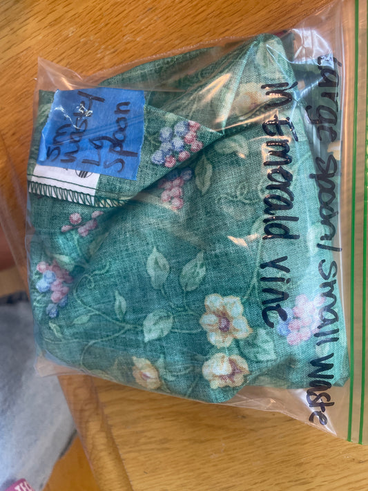 Large spoon in emerald