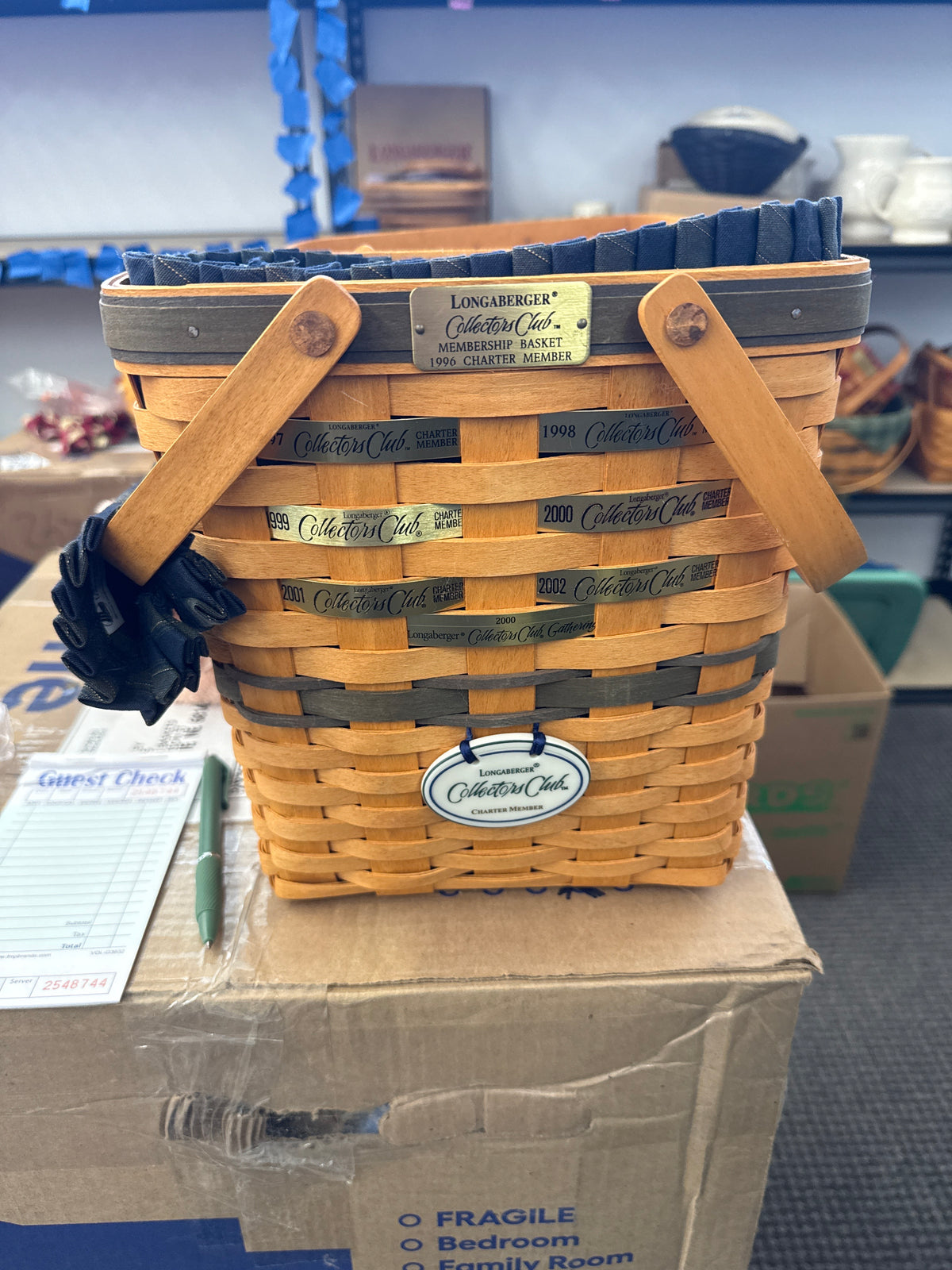 Longaberger 1996 charter member basket with liner, protector, handle gripper, and tie on