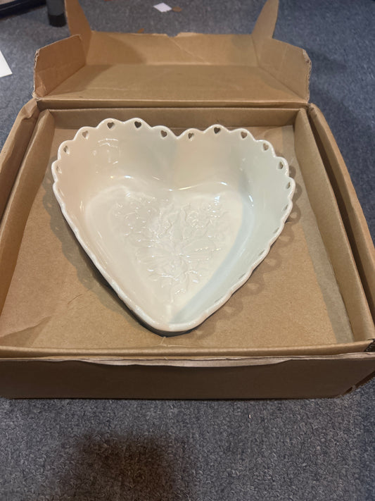 Longaberger sweetest heart dish ivory without ribbon