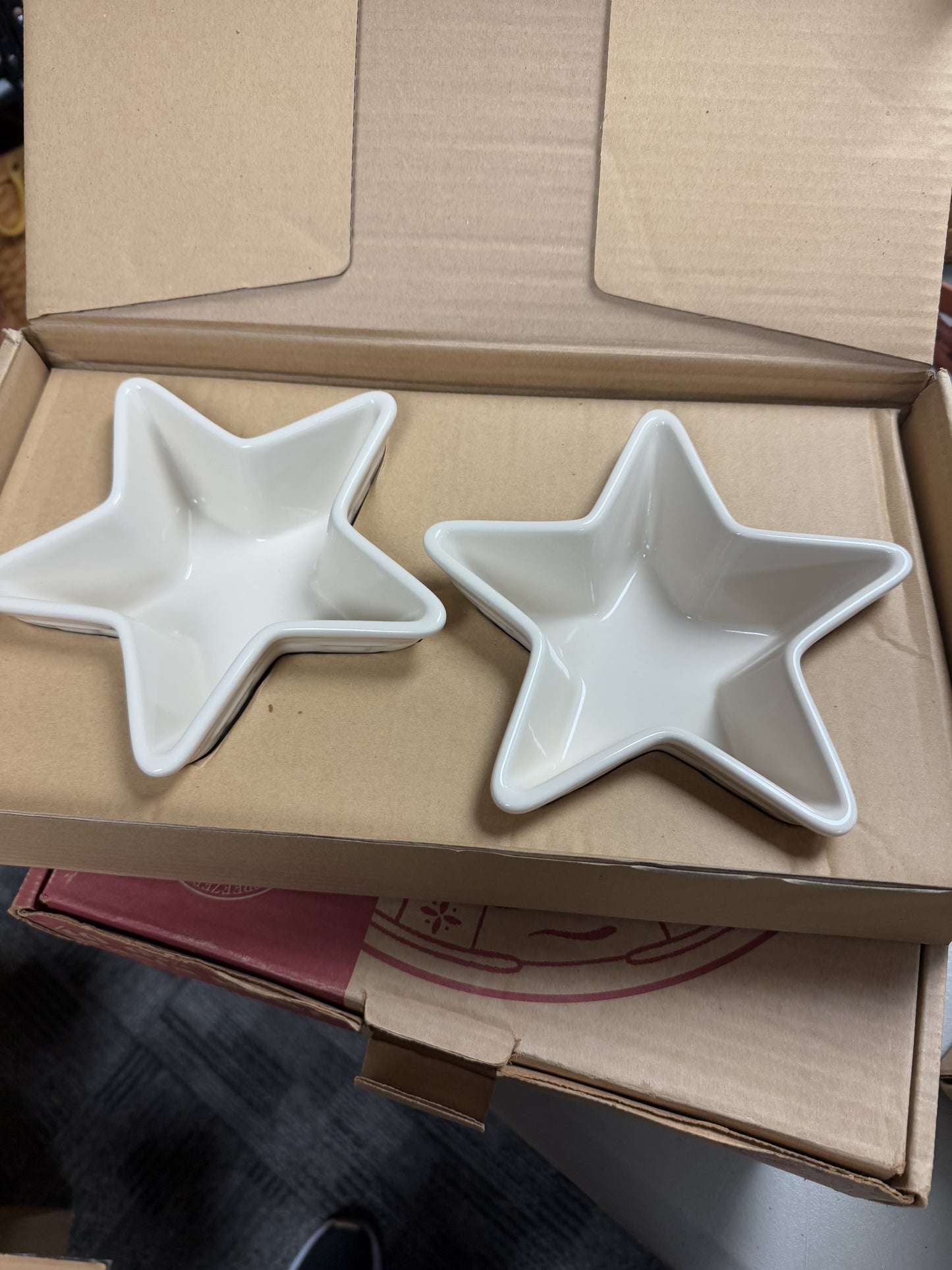 Longaberger set of 2 star dishes in ivory