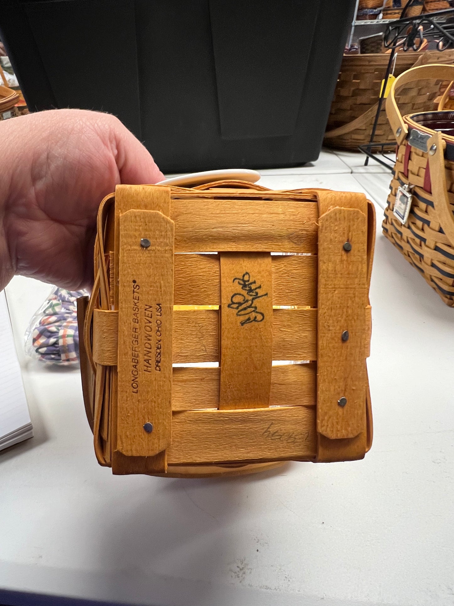 Longaberger 1998 bee 25th Anniversary basket with liner, tie on &  protector