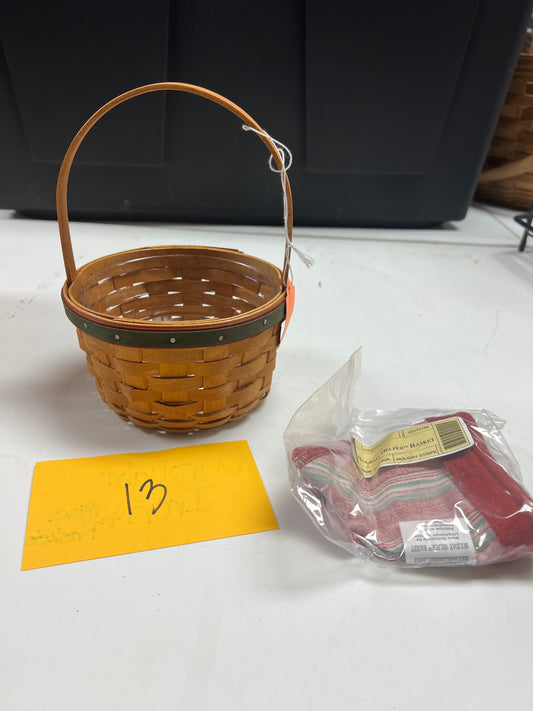 Longaberger 2005 holiday helper basket with liner & protector