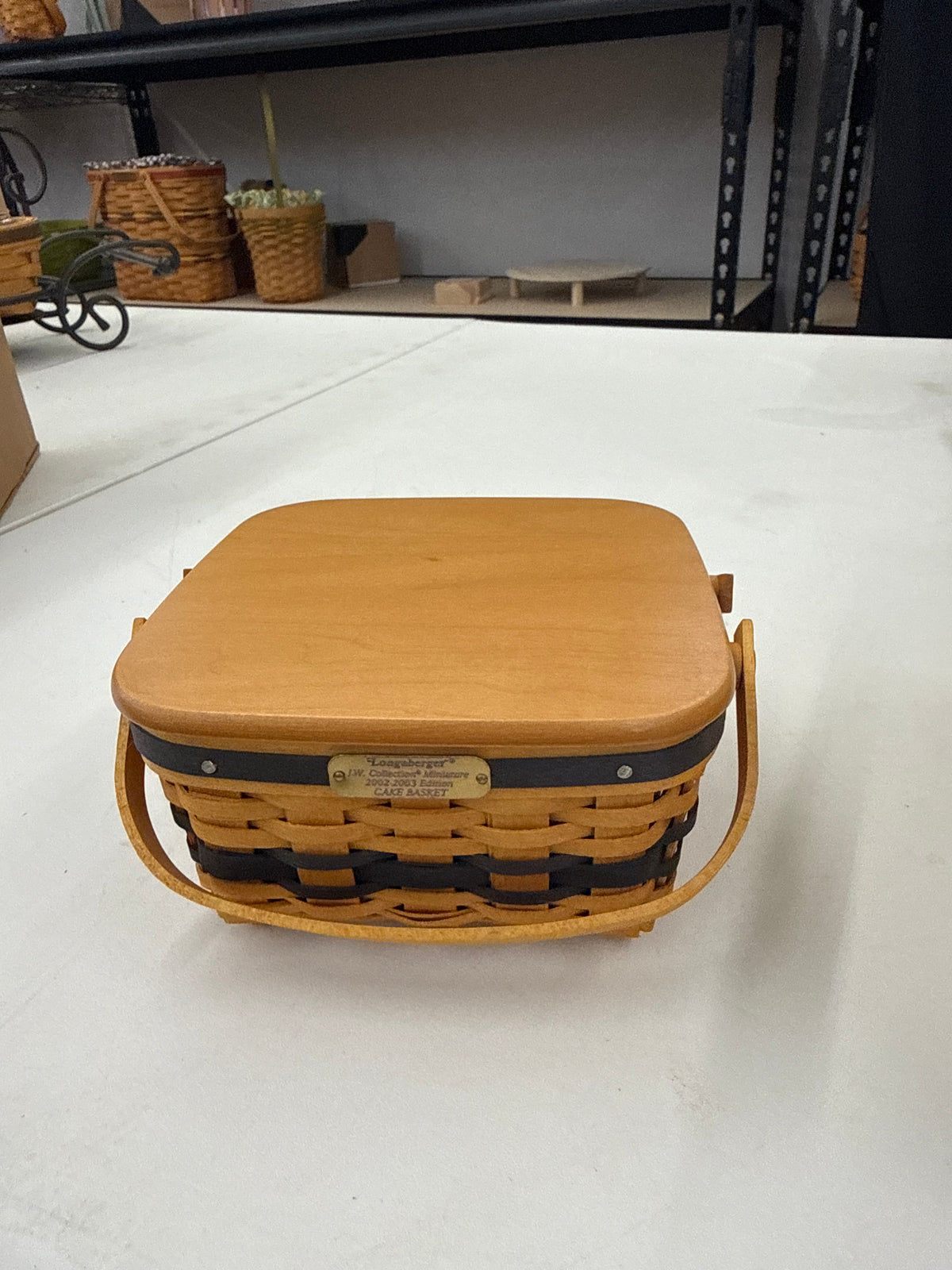 Longaberger 2003-2003 edition mini cake basket with lid and riser