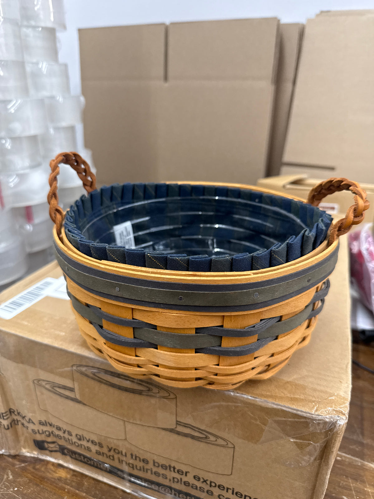 Longaberger 1998 collector’s club renewal basket with liner and protector