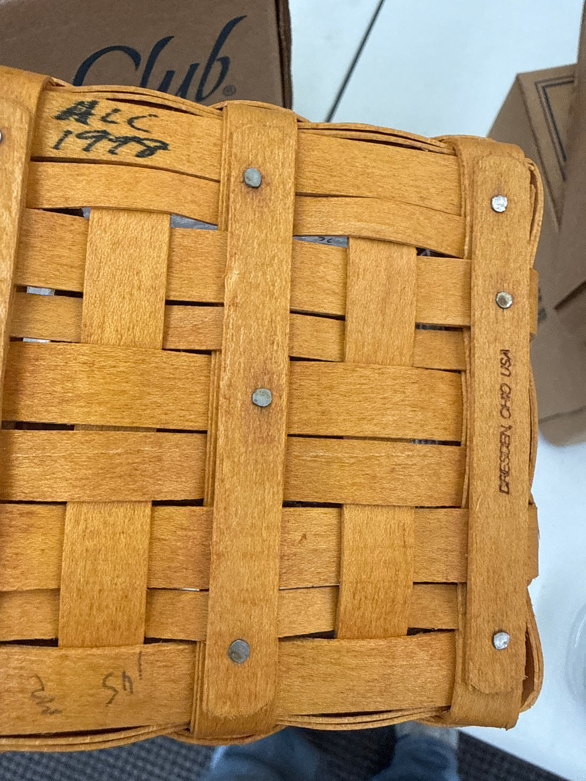 Longaberger 1999 edition two pie basket with riser and protector