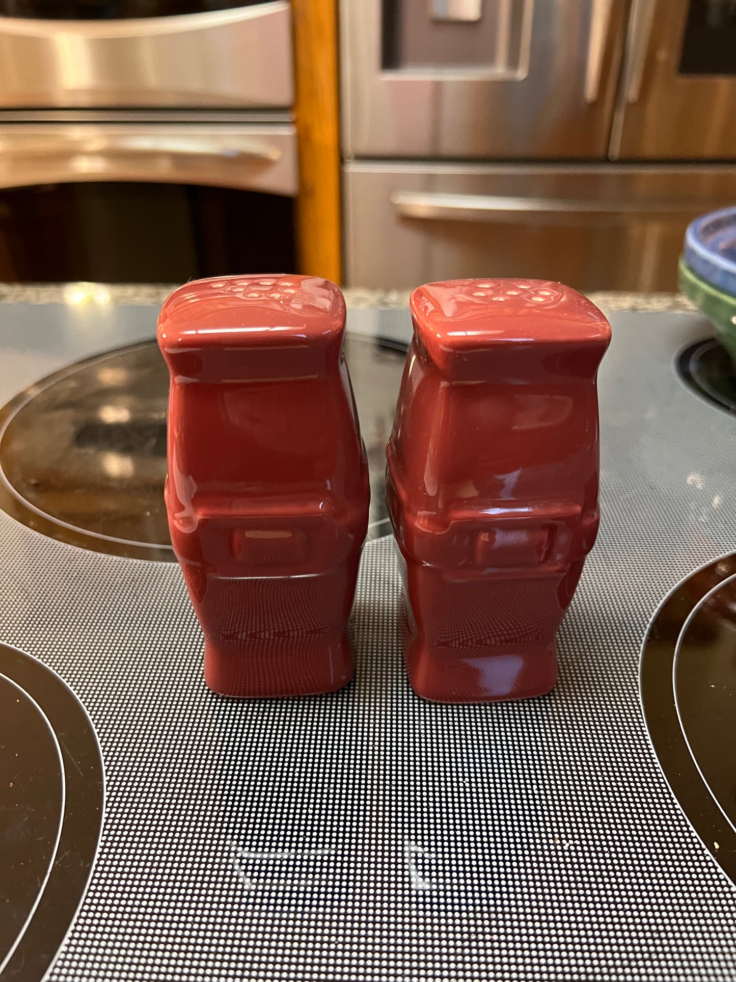 Longaberger paprika soft square salt and pepper set