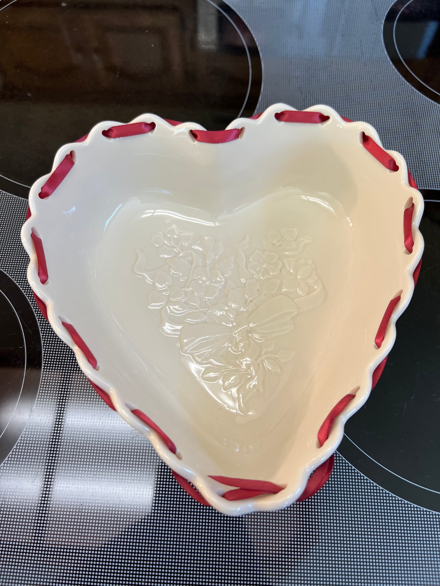 Longaberger sweetheart bowl in ivory