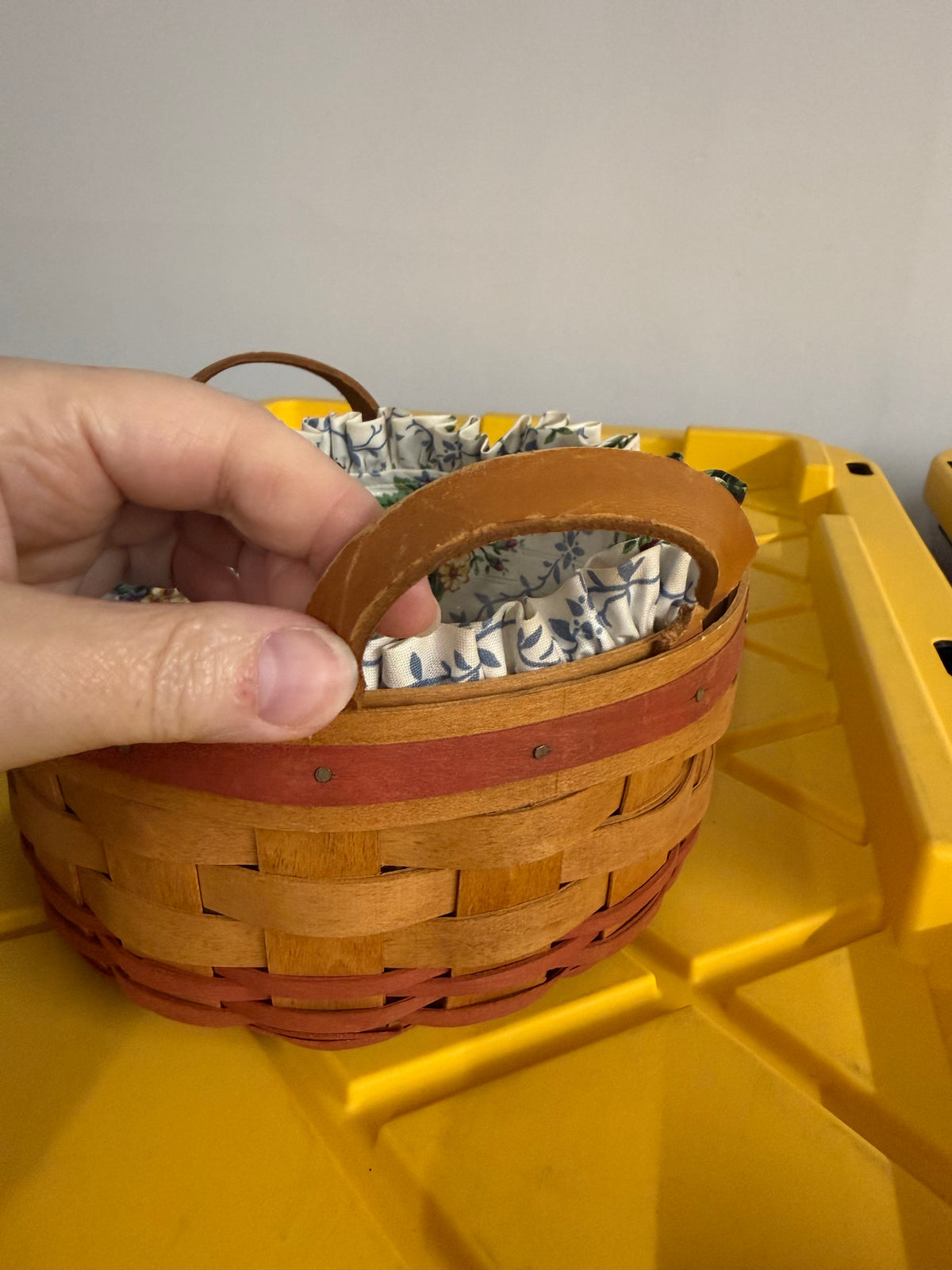Longaberger 1995 Mother’s Day basket with liner and protector (one of the handles is broken)