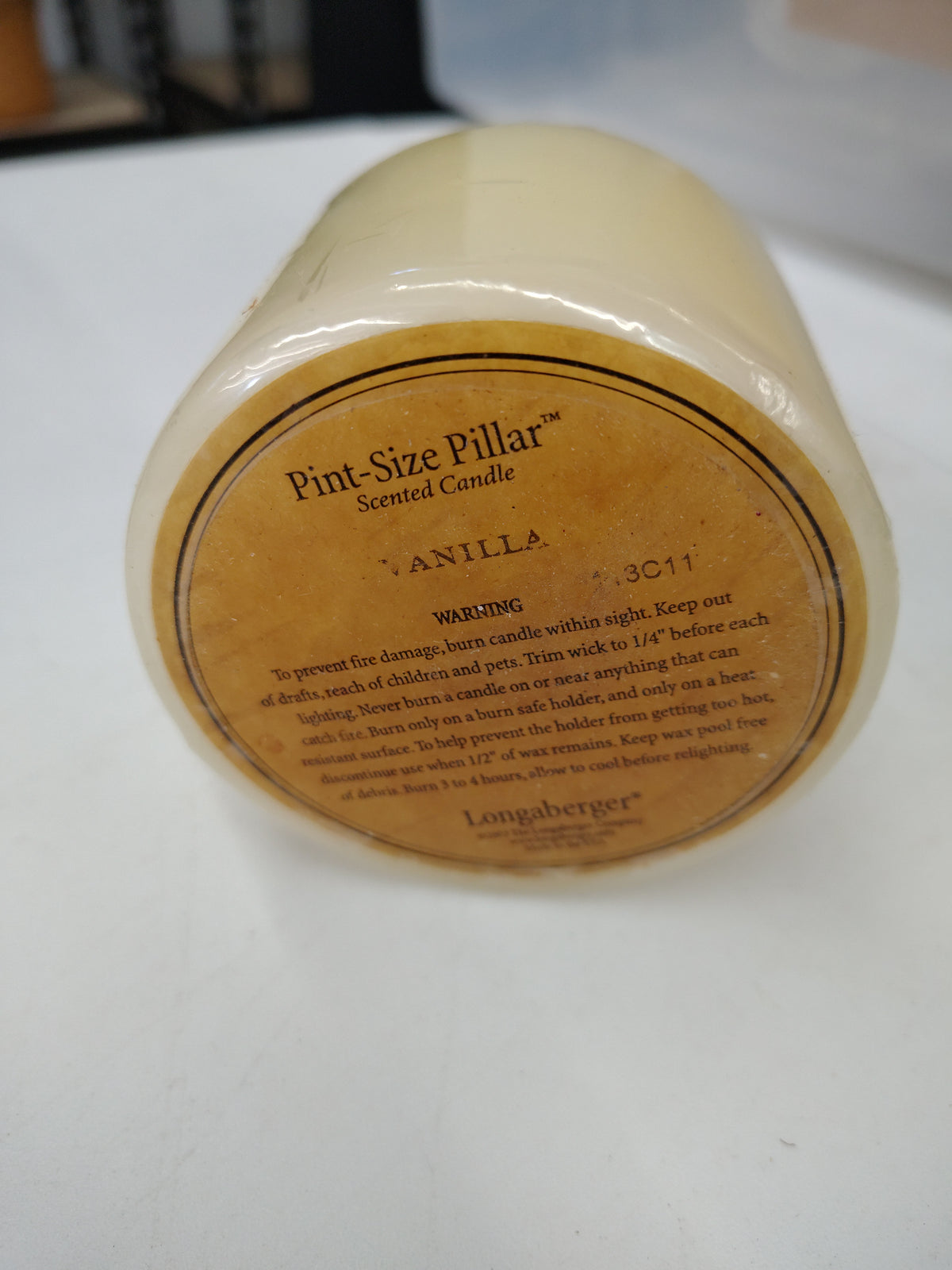Longaberger pint size pillar candle in vanilla
