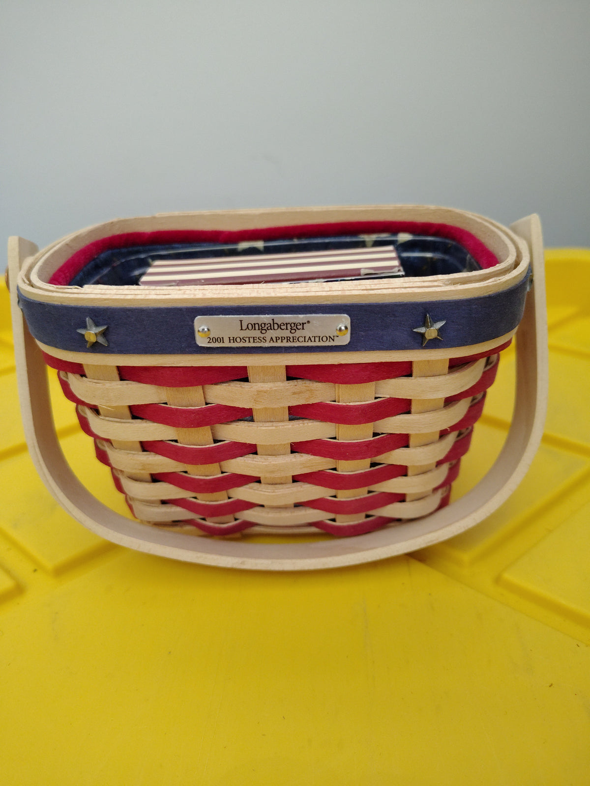 Longaberger hostess appreciation 2001 basket with liner, protector and tie on