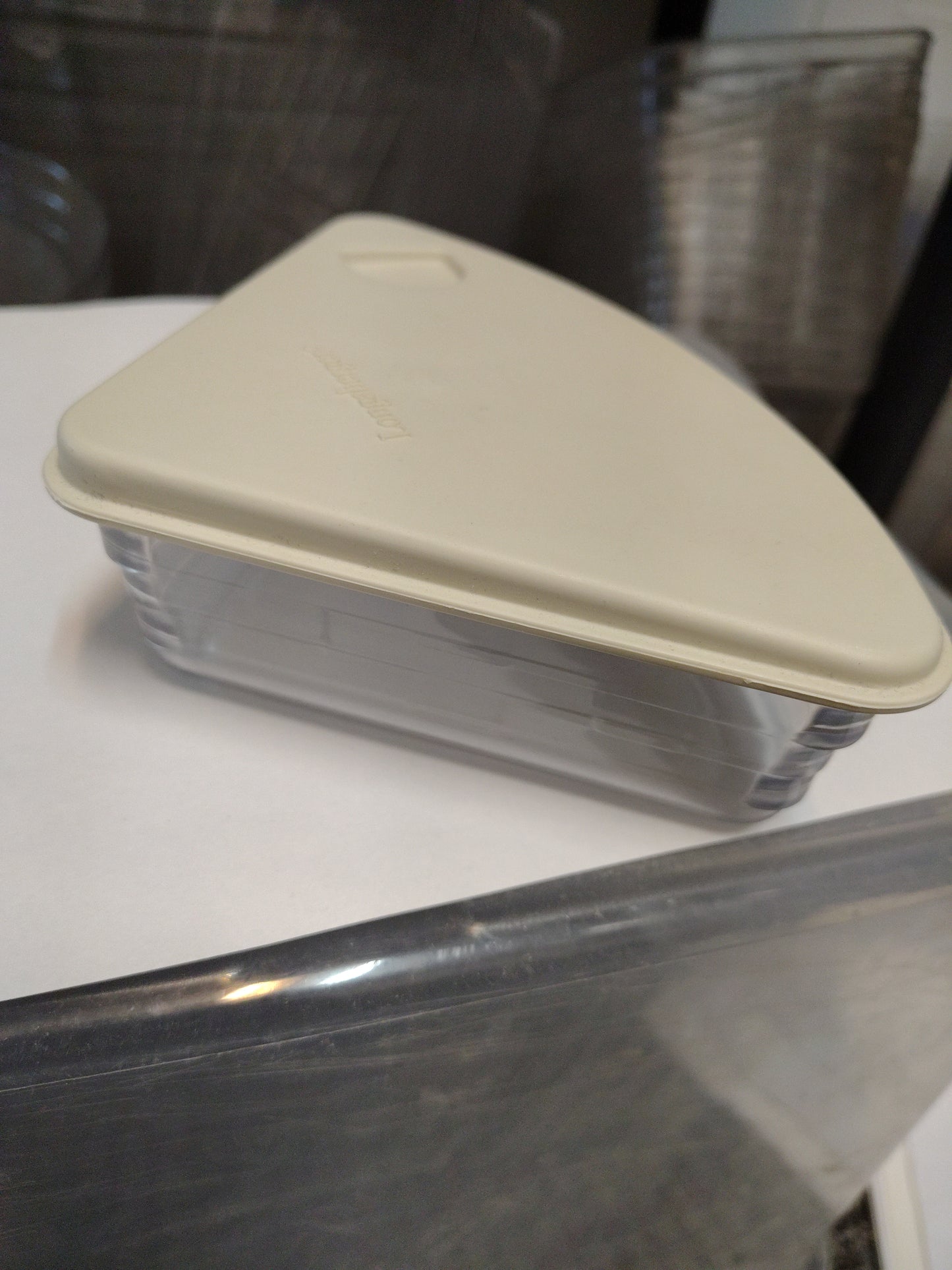 #40173 Longerberger hard triangle protector with lid