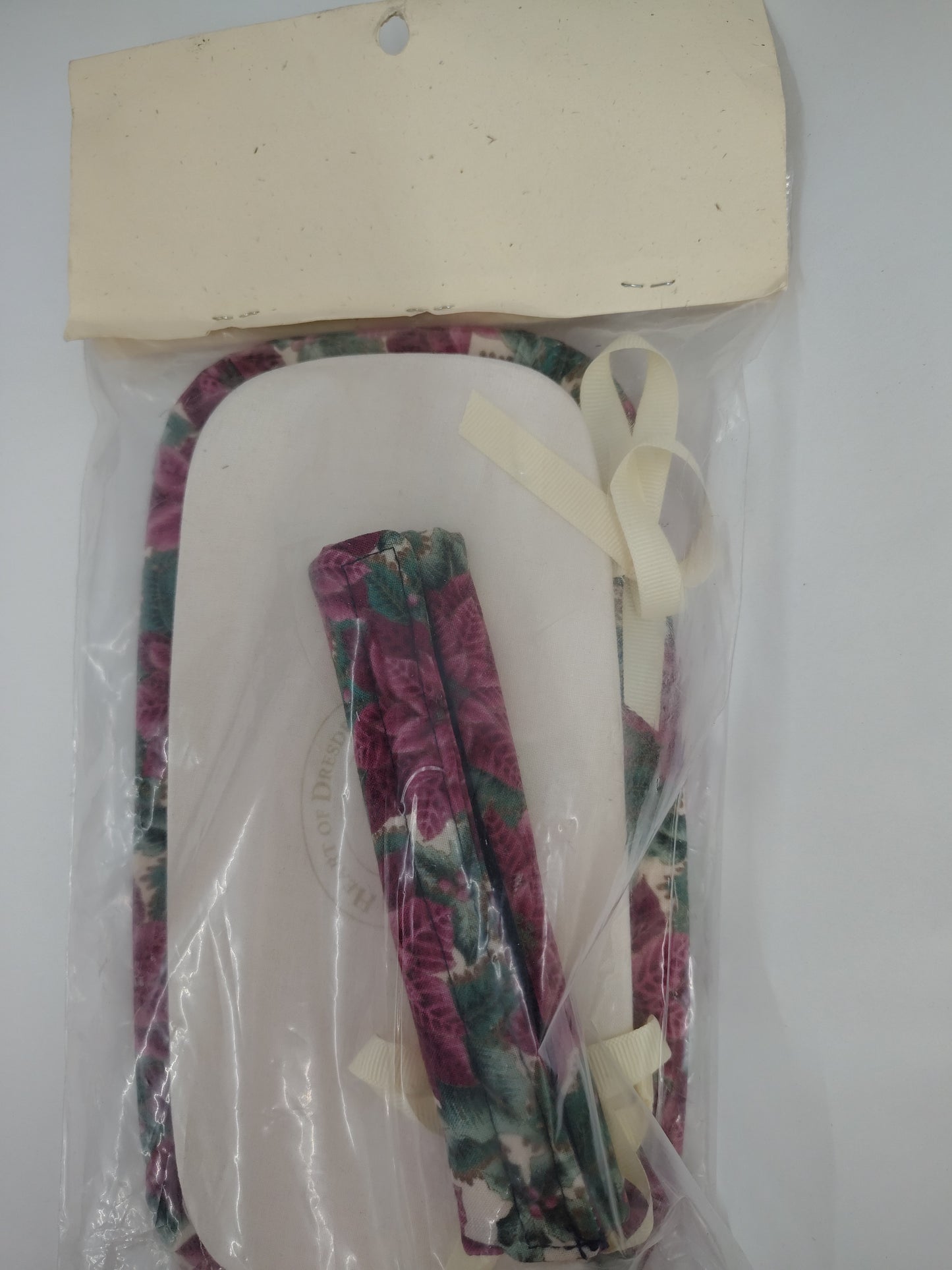 Longaberger Tour Set: lid and gripper in Mauve Poinsetta
