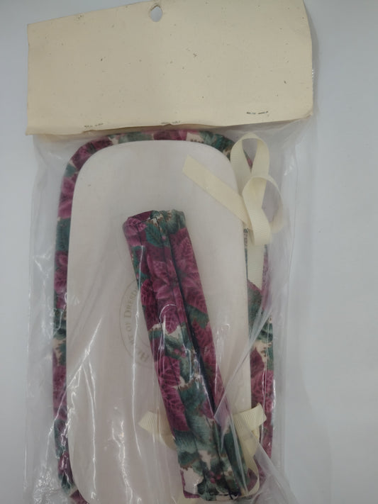 Longaberger Tour Set: lid and gripper in Mauve Poinsetta