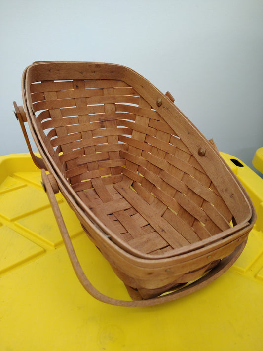 Longaberger vintage medium vegetable basket